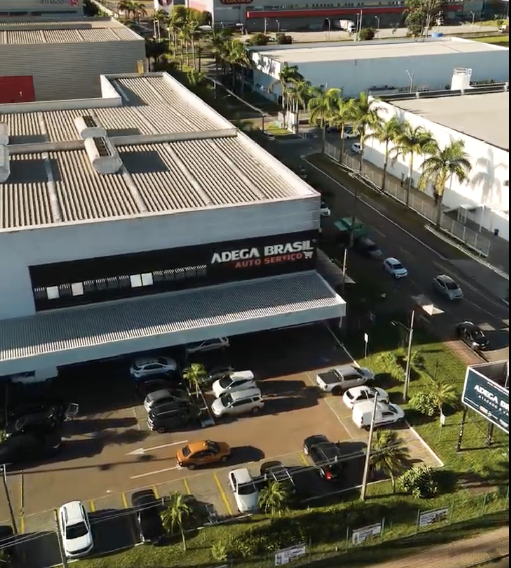 Adega Auto — vista aérea da loja
